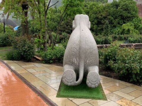 オリエンタルトリップの象の像